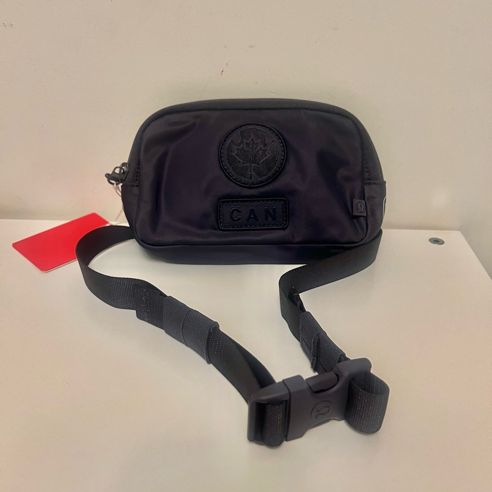 Lululemon team Canada Future legacy mini belt bag-Atmospheric blue-NWT - Picture 3 of 10